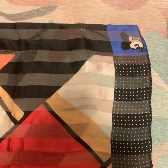 Disney silk scarf - Picture 2 of 3